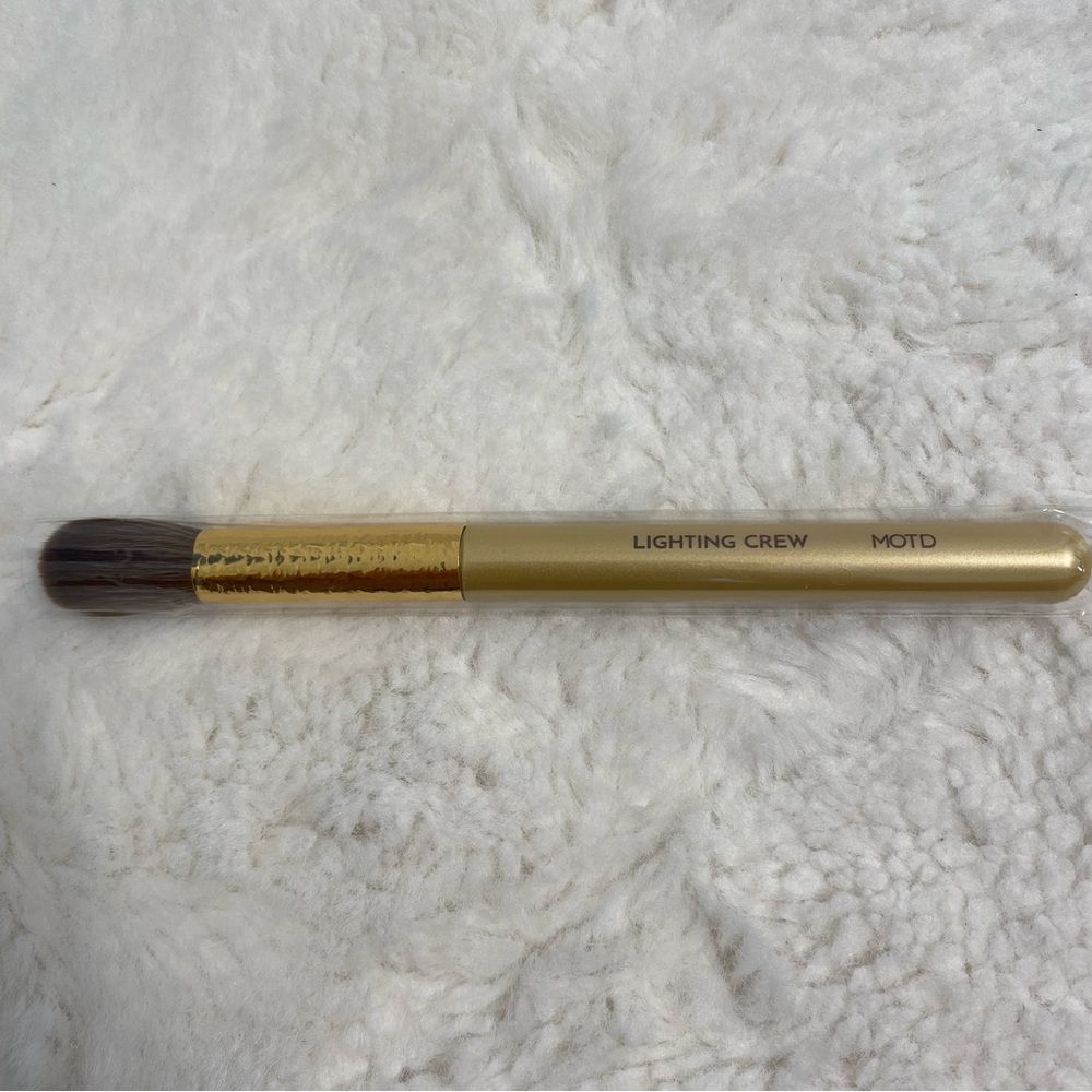 MOTD Cosmetics Lightning Crew Gold Highlight Brush
